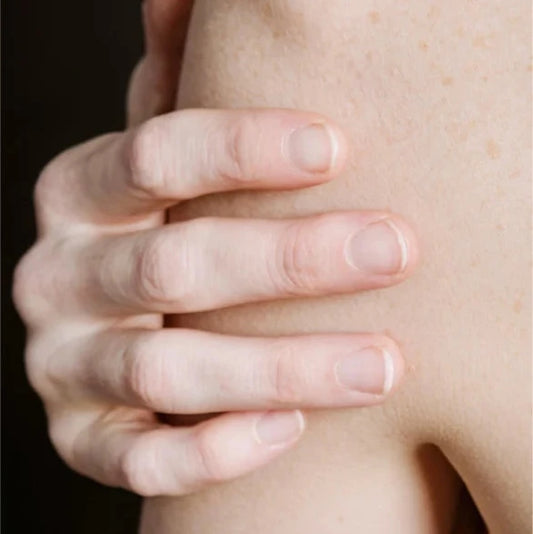 Renew & Glow - Face & Body Exfoliator mit Kojicsäure - 150 ml